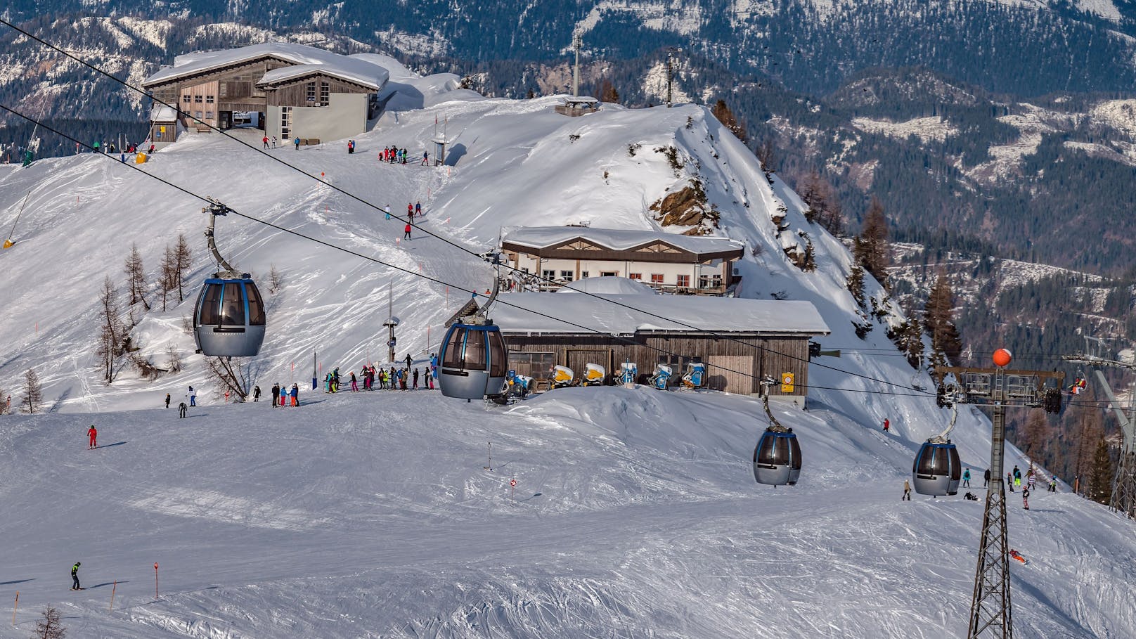 Eine Gondelbahn im Skigebiet Nassfeld stand am Samstag wegen eines technischen Defekts 78 Minuten still.