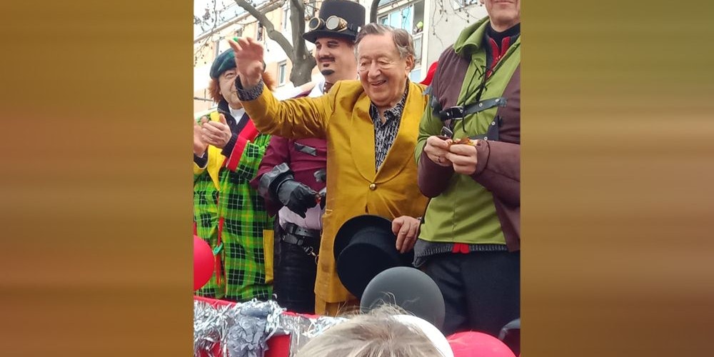 Richard Lugner beim Simmeringer Faschingsumzug. 