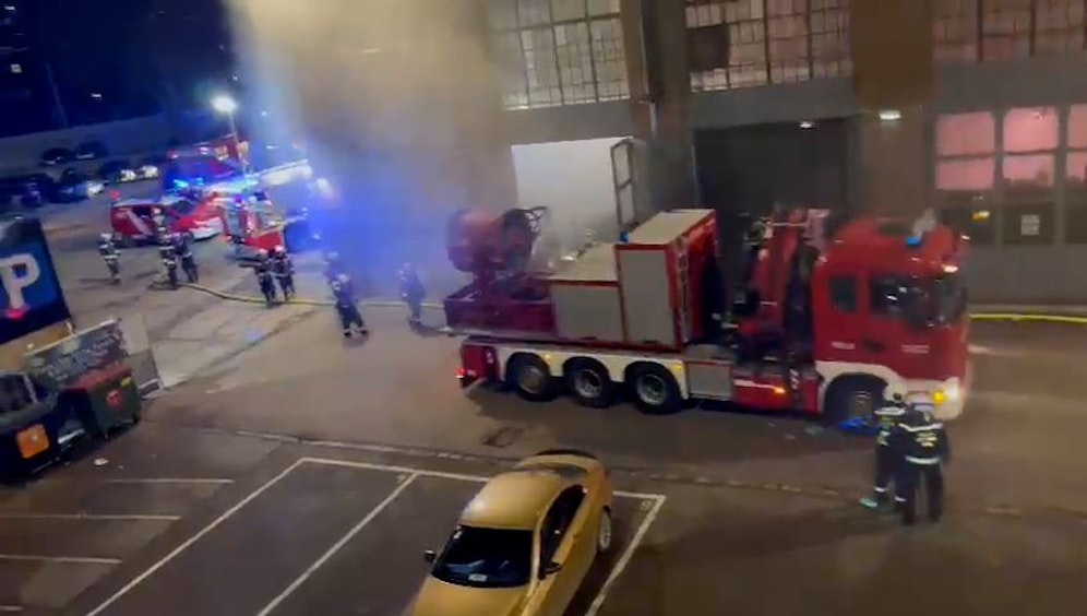 Die Veranstaltung wurde unterbrochen, die Feuerwehr war eineinhalb Stunden im Einsatz. 