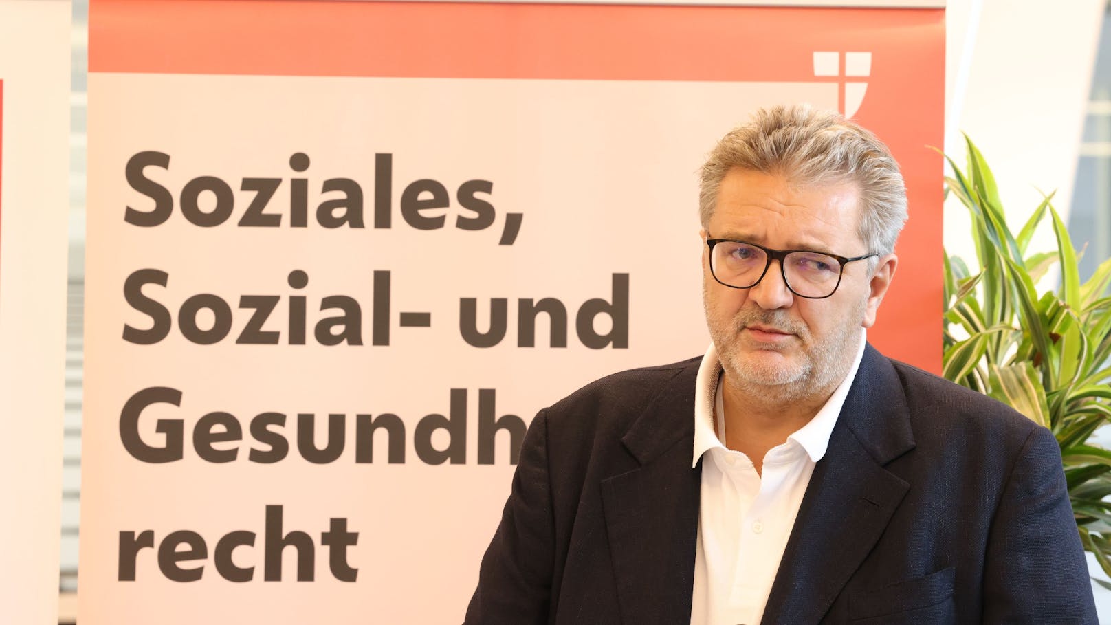 Wiens Gesundheitsstadtrat Peter Hacker wettert gegen die derzeitige Regelung bei der Mindestsicherung.