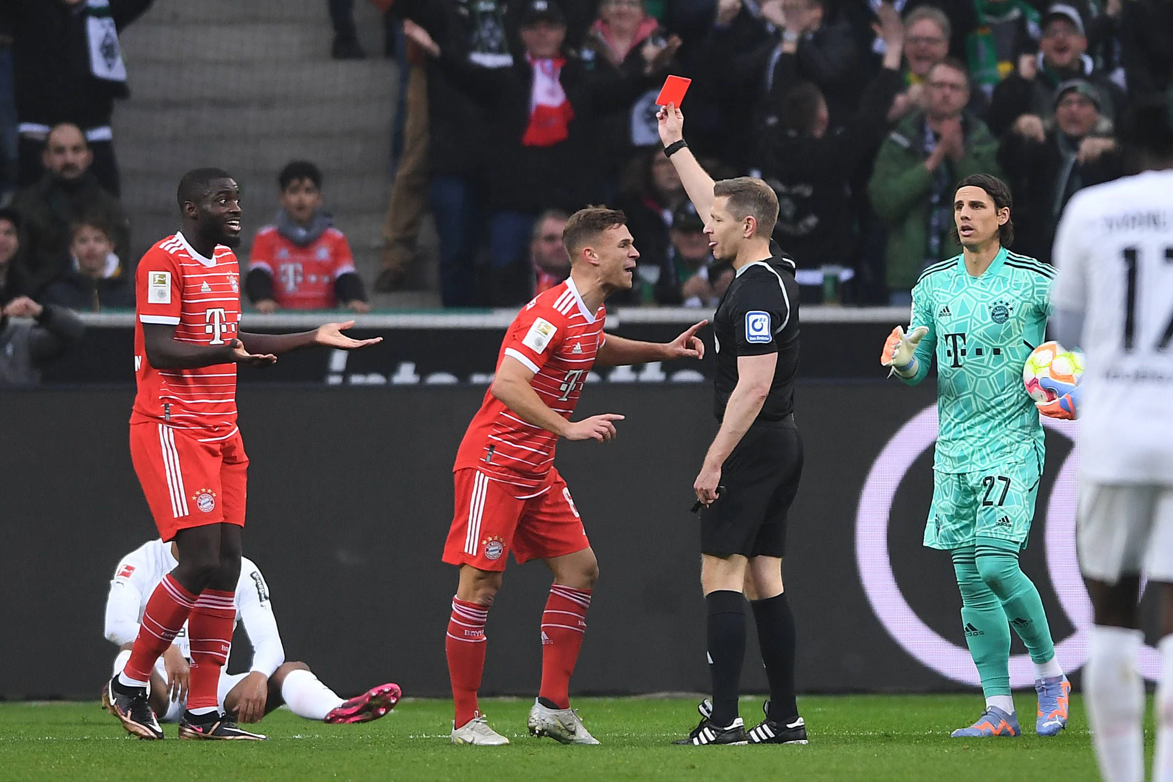 Upamecano sieht Rot, die Bayern verlieren