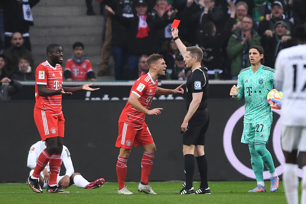 Upamecano sieht Rot, die Bayern verlieren