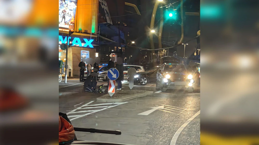 Bei dem Verkehrsunfall verletzte sich ein Radfahrer.