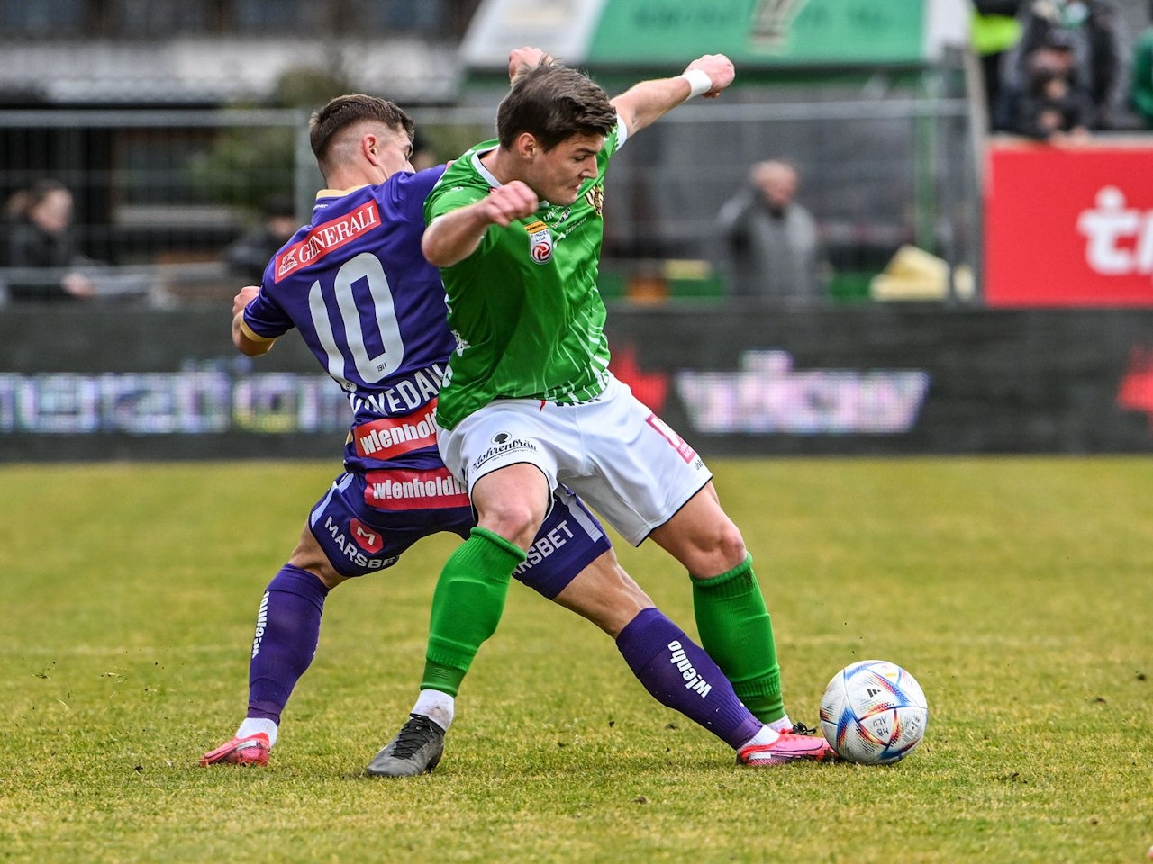 Heute.at - Wiener Austria verliert in Lustenau, Salzburg souverän