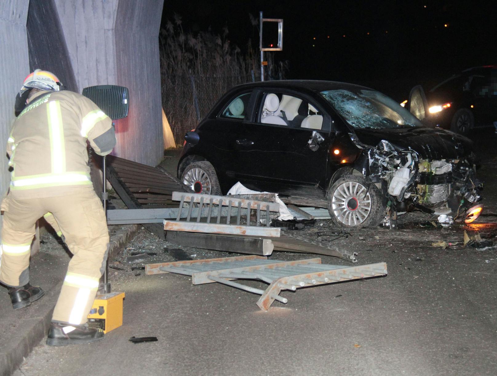 Eine 23-jährige Slowakin lenkte am Sonntag um 01.58 Uhr ihren Pkw auf der B169 von Schlitters kommend in Fahrtrichtung Strass.