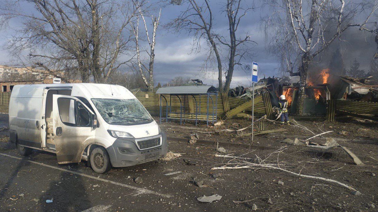 A view shows a van and a building damaged by a Russian missile strike, amid Russia's attack on Ukraine, in Khmelnytskyi, Ukraine February 18, 2023. Ukrainian Presidential Press Service/Handout via REUTERS ATTENTION EDITORS - THIS IMAGE HAS BEEN SUPPLIED BY A THIRD PARTY.