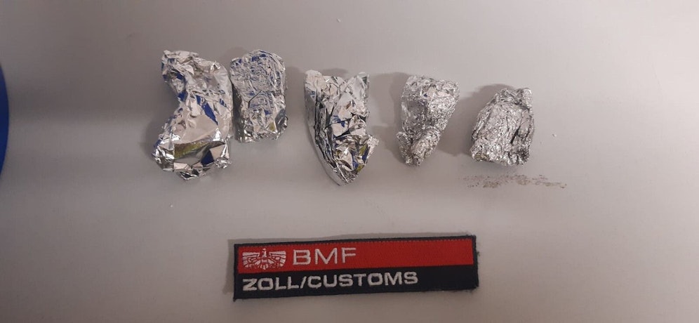 Der Zoll packte das Geburtstagsgeschenk aus und landete einen Volltreffer.