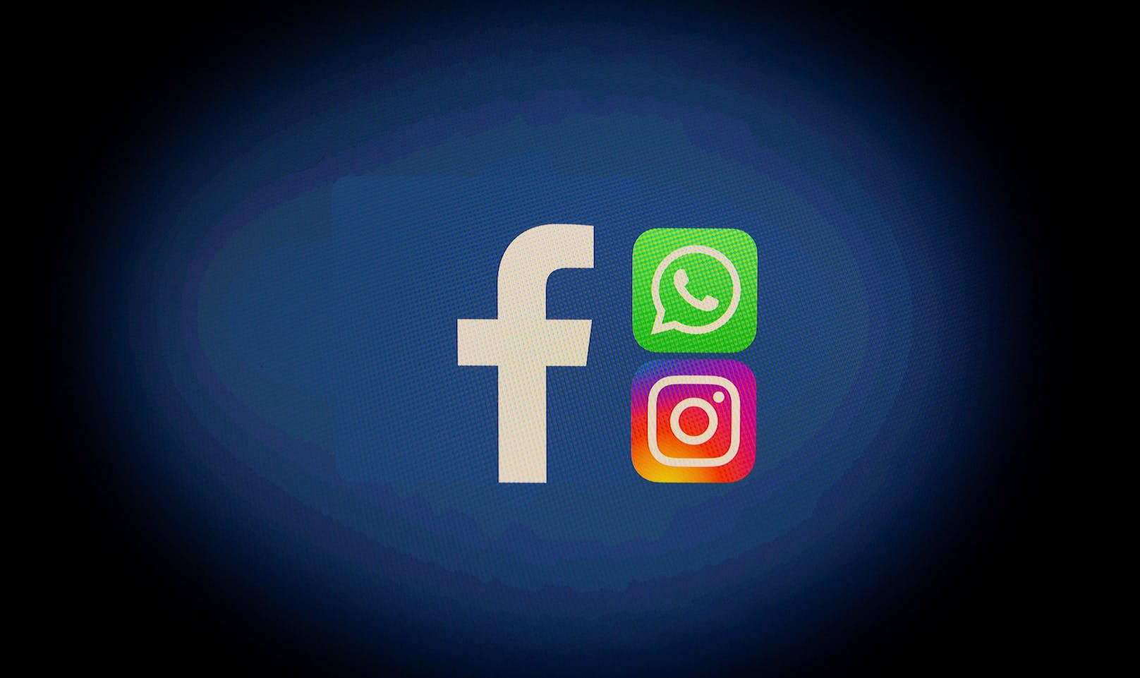Facebook und Instagram erhalten Gebühren-Modelle, von WhatsApp ist bisher (noch) keine Rede.