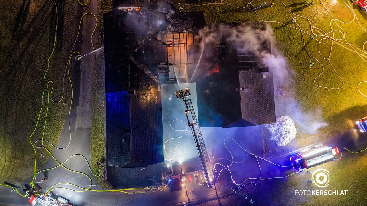 Heute.at - Großeinsatz in OÖ – Bauernhof steht in Flammen