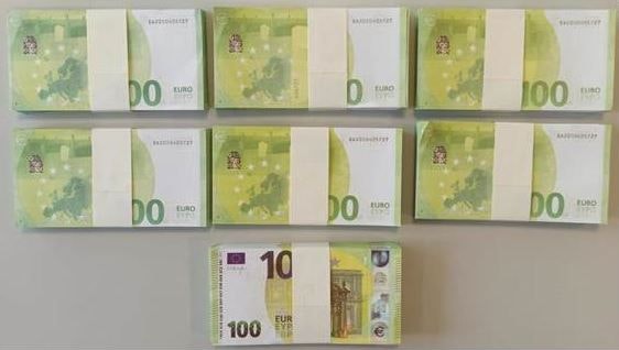 Das sichergestellte Falschgeld. Damit wurde ein Wiener von Betrügern reingelegt.