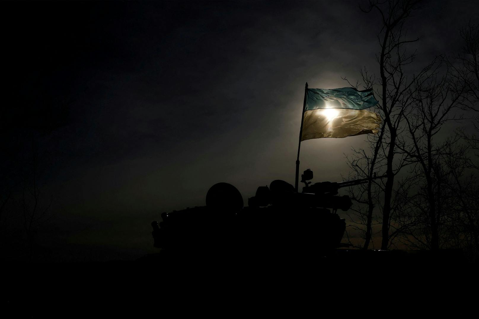 Ein ukrainischer Kampfpanzer in der hart umkämpften Stadt Bachmut.