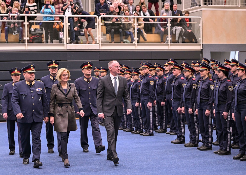 Über 180 Polizeischüler angelobt.