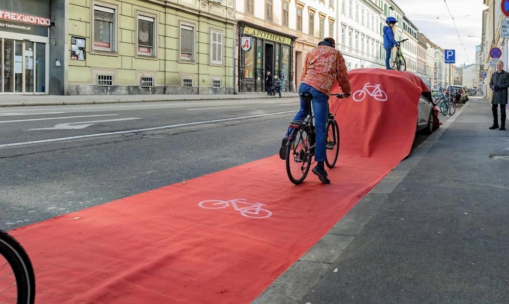 Skurrile Protestaktion für mehr Radinfrastruktur in Graz!