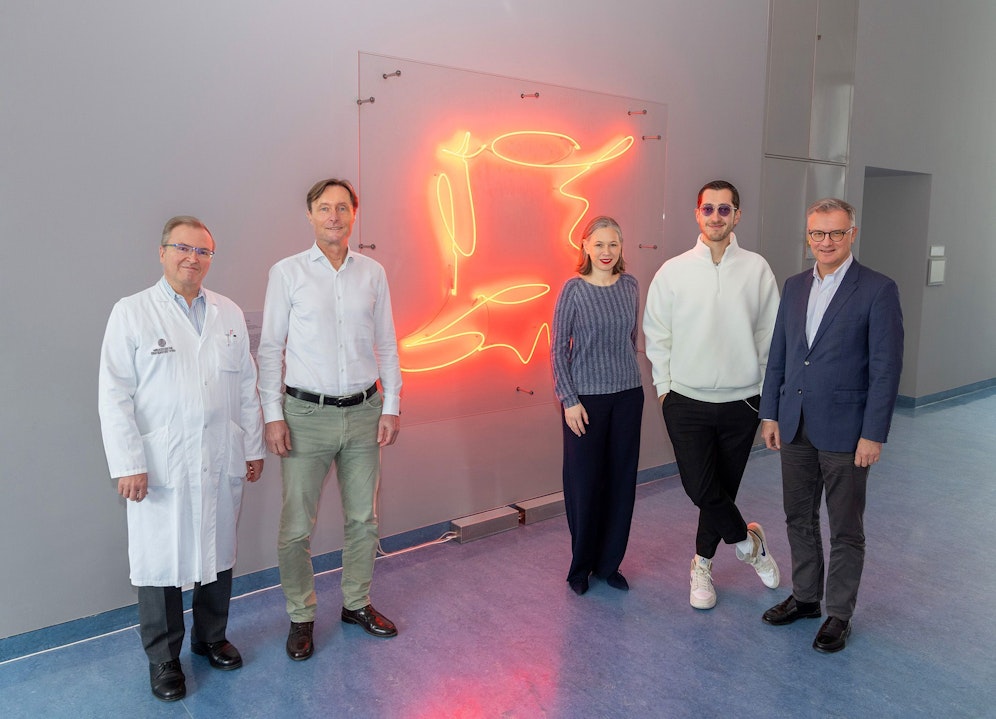 Andreas Vychytil, Rainer Oberbauer (beide Klinische Abteilung für Nephrologie und Dialyse), Michaela Fritz (Vizerektorin für Forschung und Innovation), Adrian Kowanz, Rektor Markus Müller (v.l.n.r.)