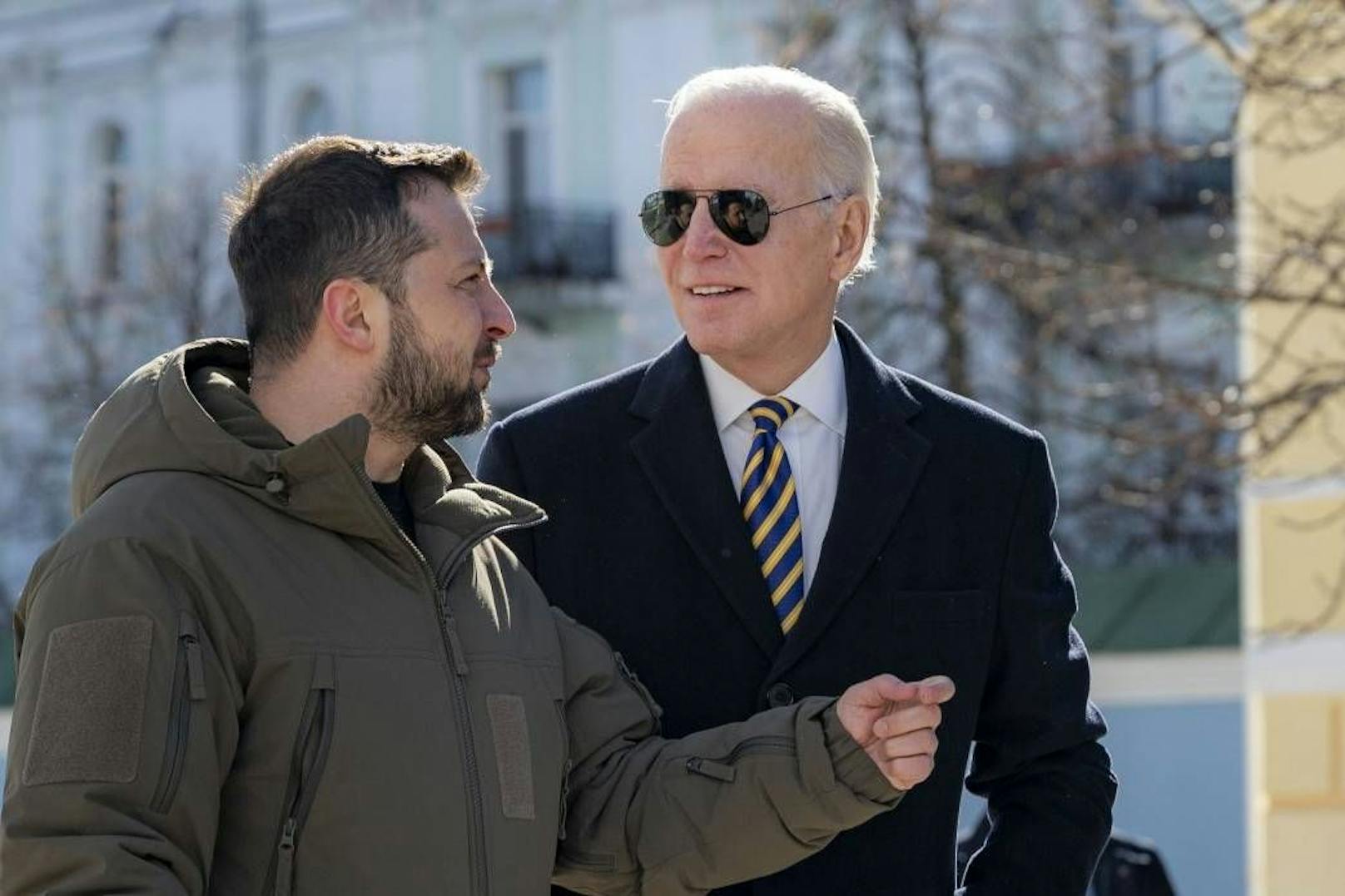 US-Präsident Joe Biden (r.) zu Besuch beim ukrainischen Präsidenten Wolodmir Selenskyj (l.).  