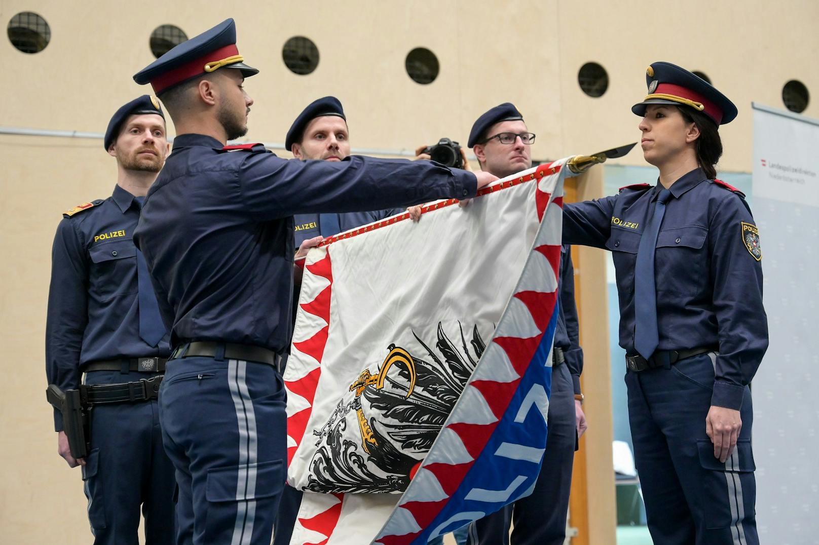 Über 180 Polizeischülerinnen -und Schüler wurden angelobt.