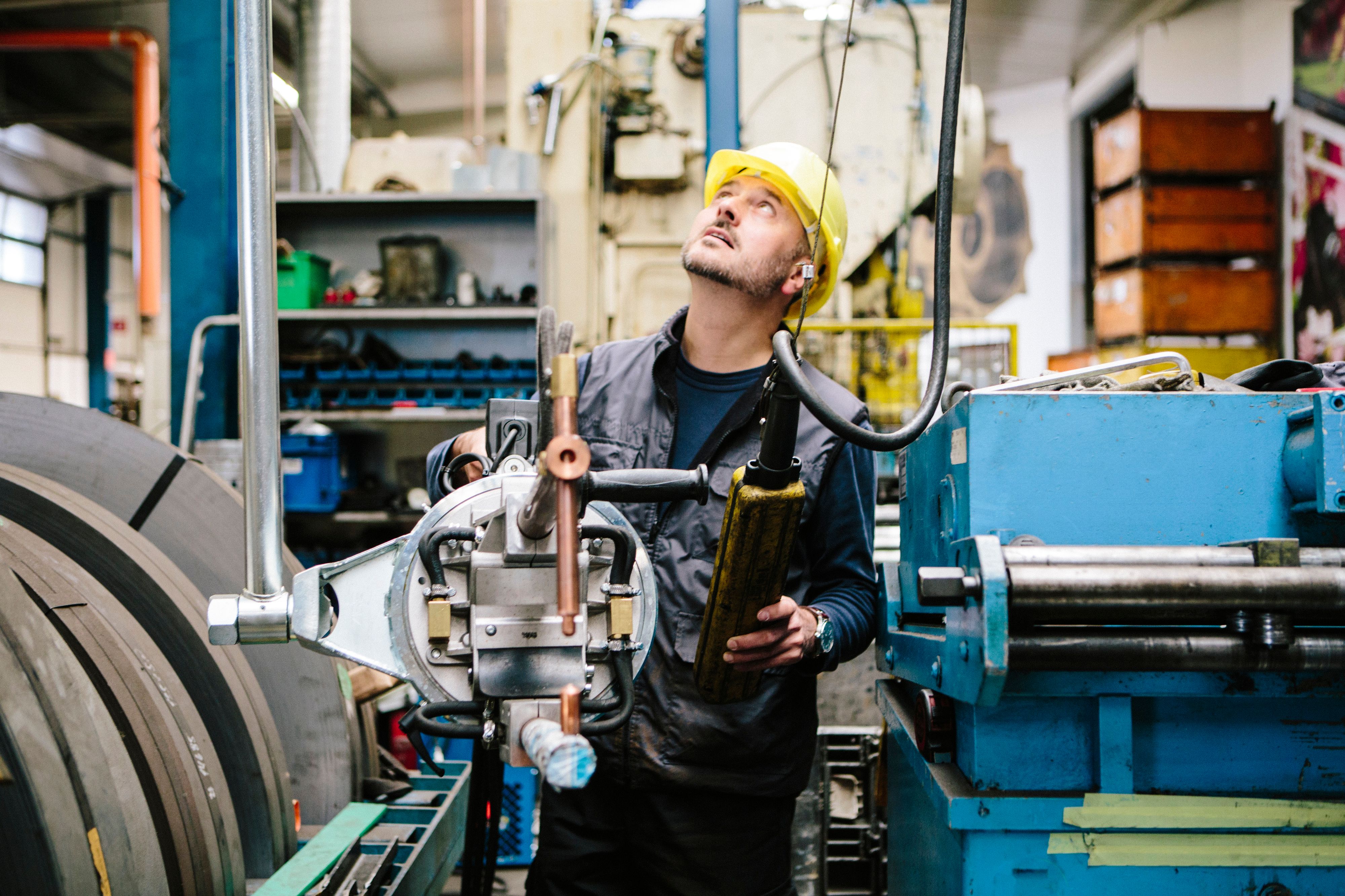Techniker bei der Arbeit (Symbolfoto)