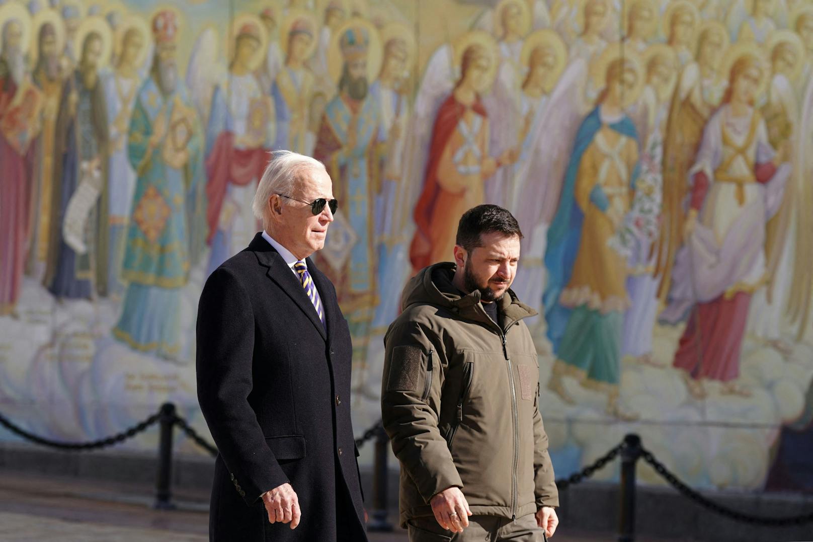 Kurz vor dem 1. Jahrestag der russischen Invasion ist <a target="_blank" data-li-document-ref="100256083" href="https://www.heute.at/g/us-praesident-joe-biden-ueberraschend-in-kiew-eingetroffen-100256083">US-Präsident Joe Biden überraschend in der ukrainischen Hauptstadt Kiew aufgetaucht</a>.
