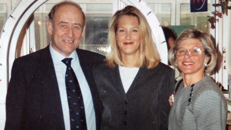 Sponsion: Eva Dichand mit ihren Eltern. Sie wuchs in behüteten Verhältnissen in Graz auf.