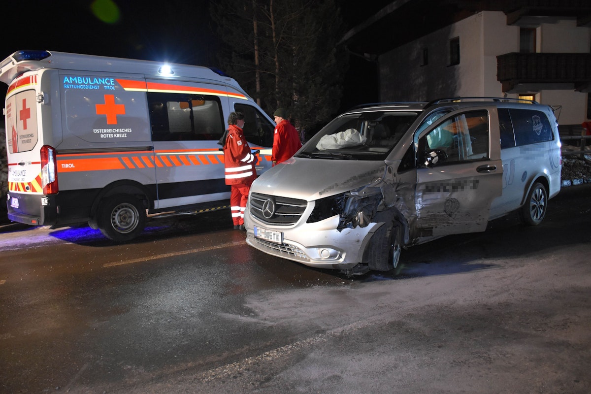Verkehrsunfall auf der Bundesstraße in Gerlos  -Fotocredit: ZOOM.TIROL 