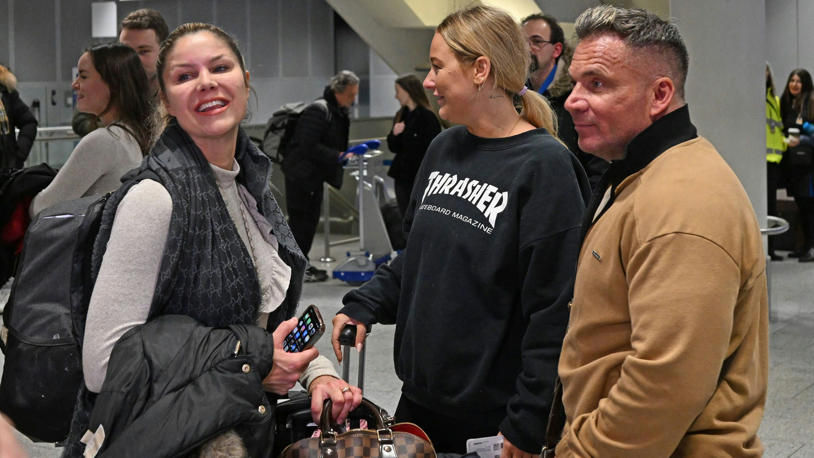 Yvonne Woelke und Peter Klein am Flughafen