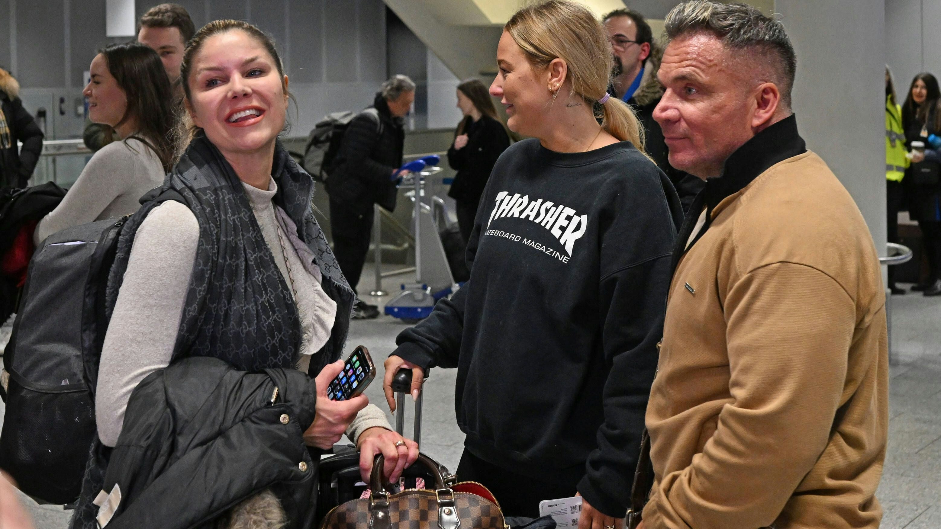 Yvonne Woelke und Peter Klein am Flughafen