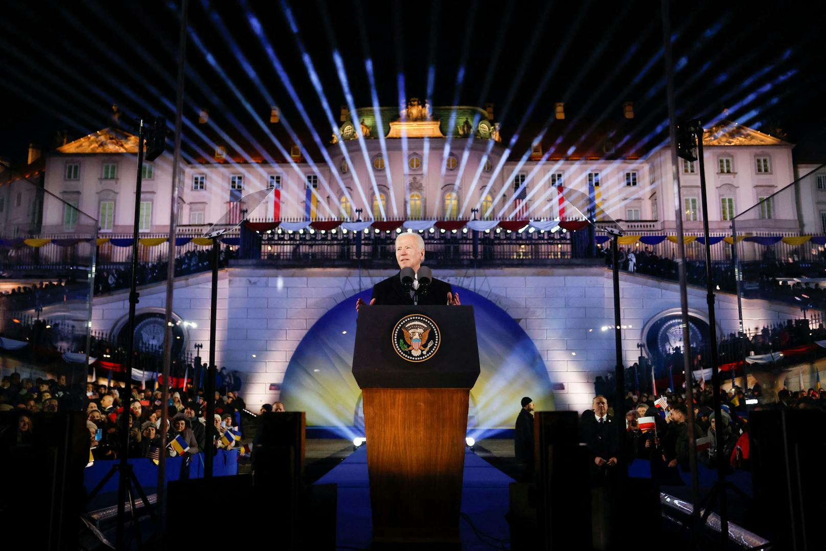 US-Präsident Joe Biden hielt am Dienstag seine mit Spannung erwartete Rede vor dem Warschauer Königsschloss.