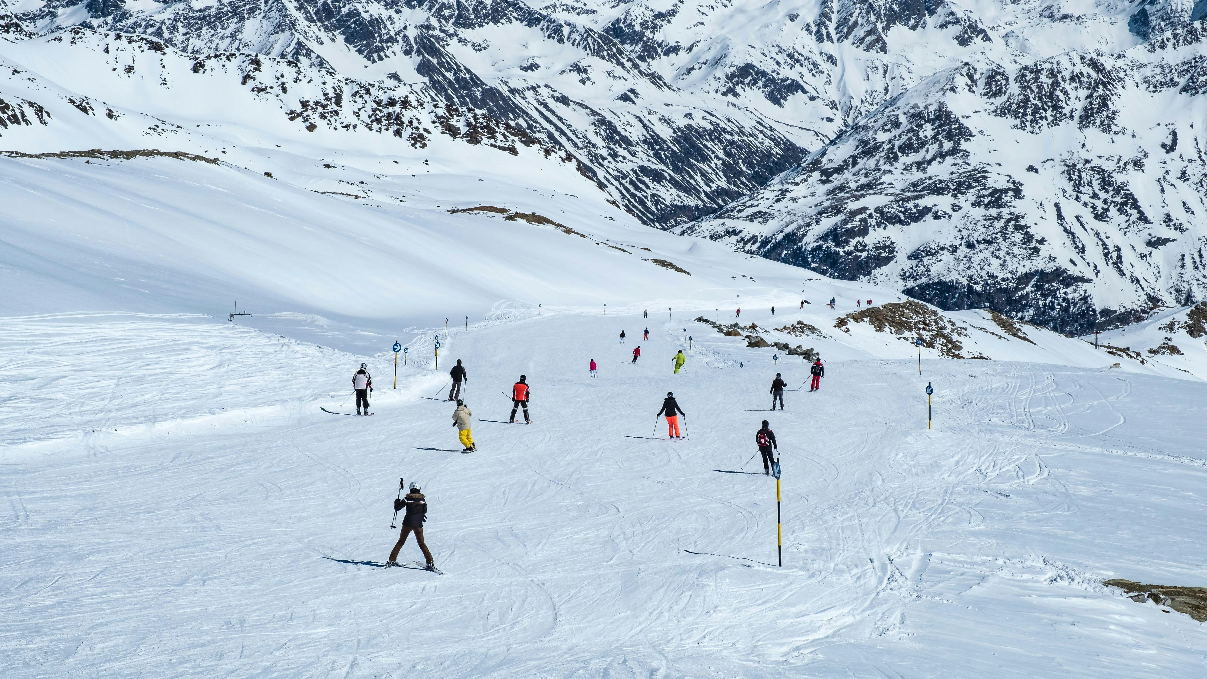 Heute.at - Alko-Touristen schlafen im Auto auf Skipiste
