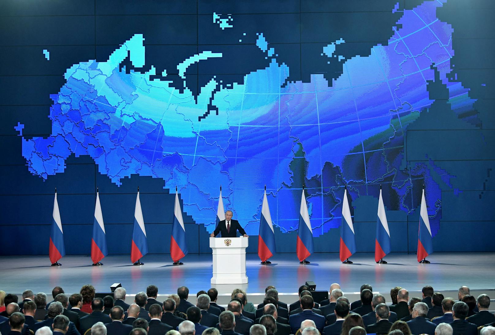 Die Föderale Versammlung – die Staatsduma und der Föderationsrat – tritt dazu in Kreml-Nähe im Veranstaltungszentrum Gostiny Dwor zusammen.