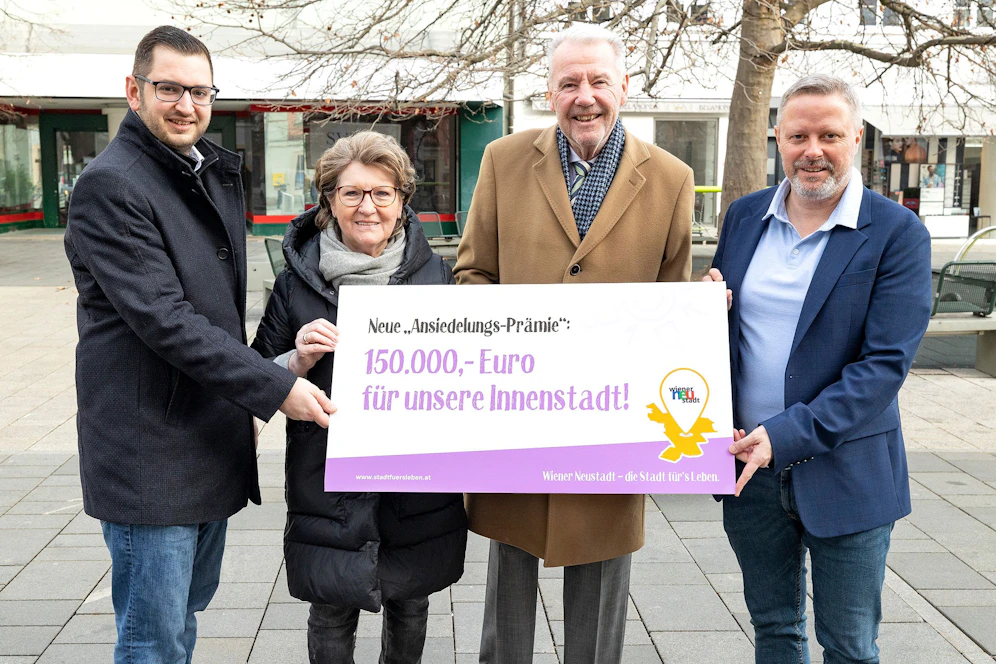 Gemeinderat Philipp Gerstenmayer, Stadträtin Erika Buchinger, Bürgermeister Klaus Schneeberger und Zweiter Vizebürgermeister Rainer Spenger präsentieren die 