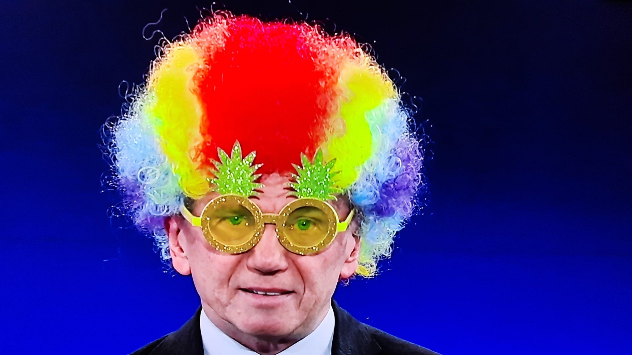 So zeigte sich ORF-Moderator Armin Wolf am Ende der "ZIB2" am Faschingsdienstag.