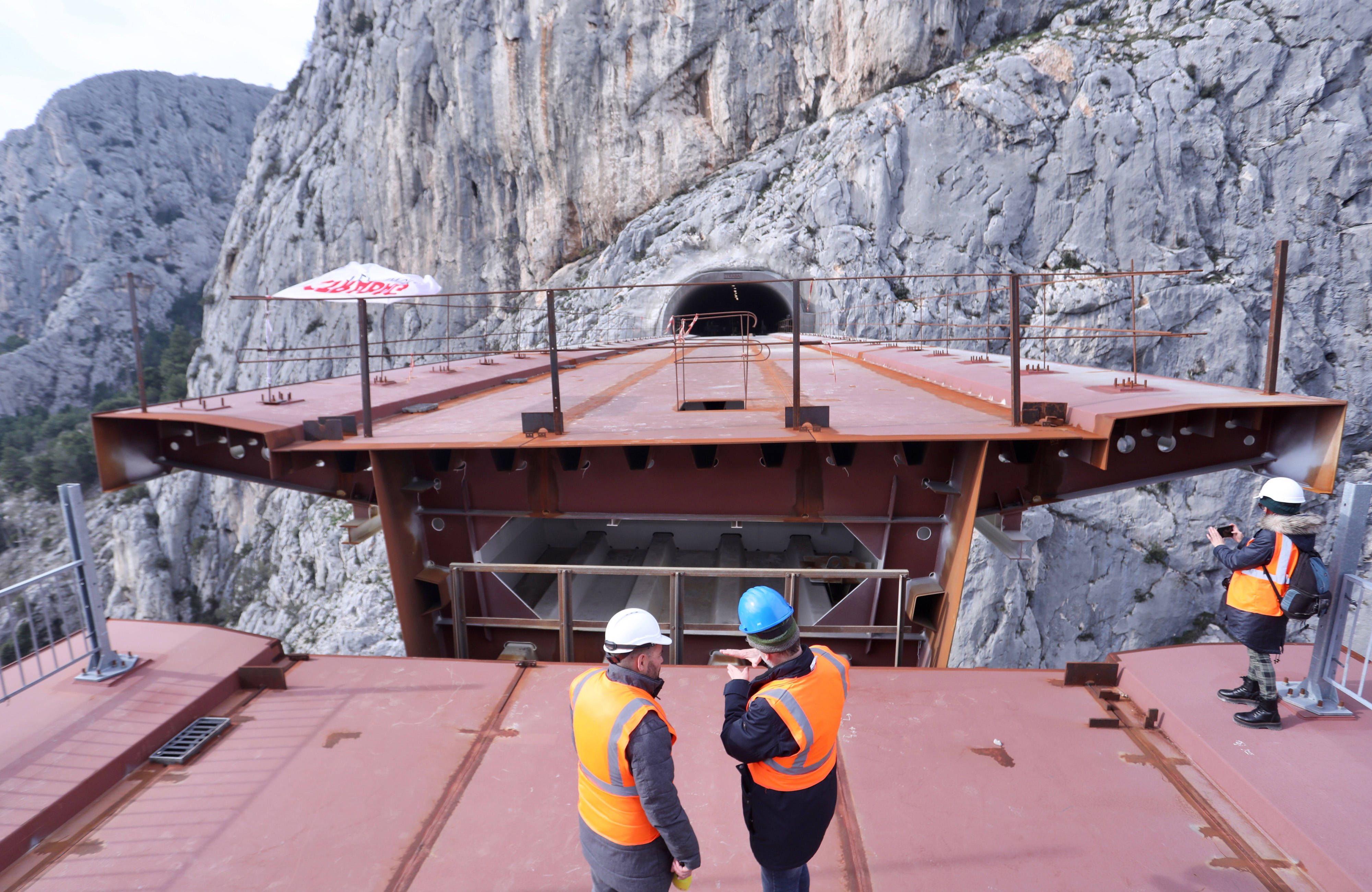 Connecting the bridge over the Cetina River near Omis, Croatia Photo taken on February 10, 2023 shows the final phase of connecting the bridge over the Cetina river at 70 meters above sea level, in Omis, Croatia. The Omis bypass is one of the largest infrastructure projects in the Split-Dalmatia County and is valued at â24m. Bypass include two tunnels, Komorjak more than 600 meters long and Omis more than 500 meters long, and a bridge across the Cetina river with a length of 216 meters. IvoxCagalj/PIXSELL