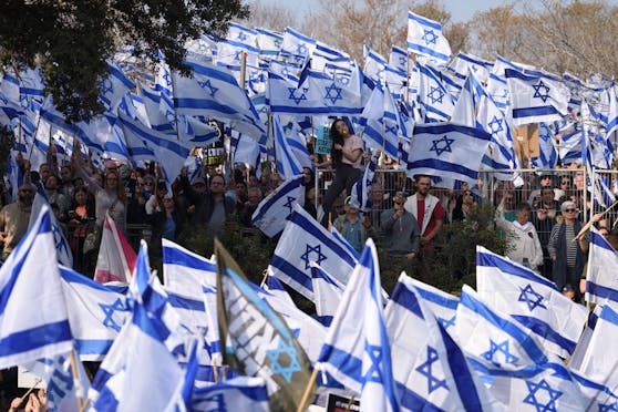 Hunderttausende Israelis demonstrierten vergeblich gegen die neue Justizreform.