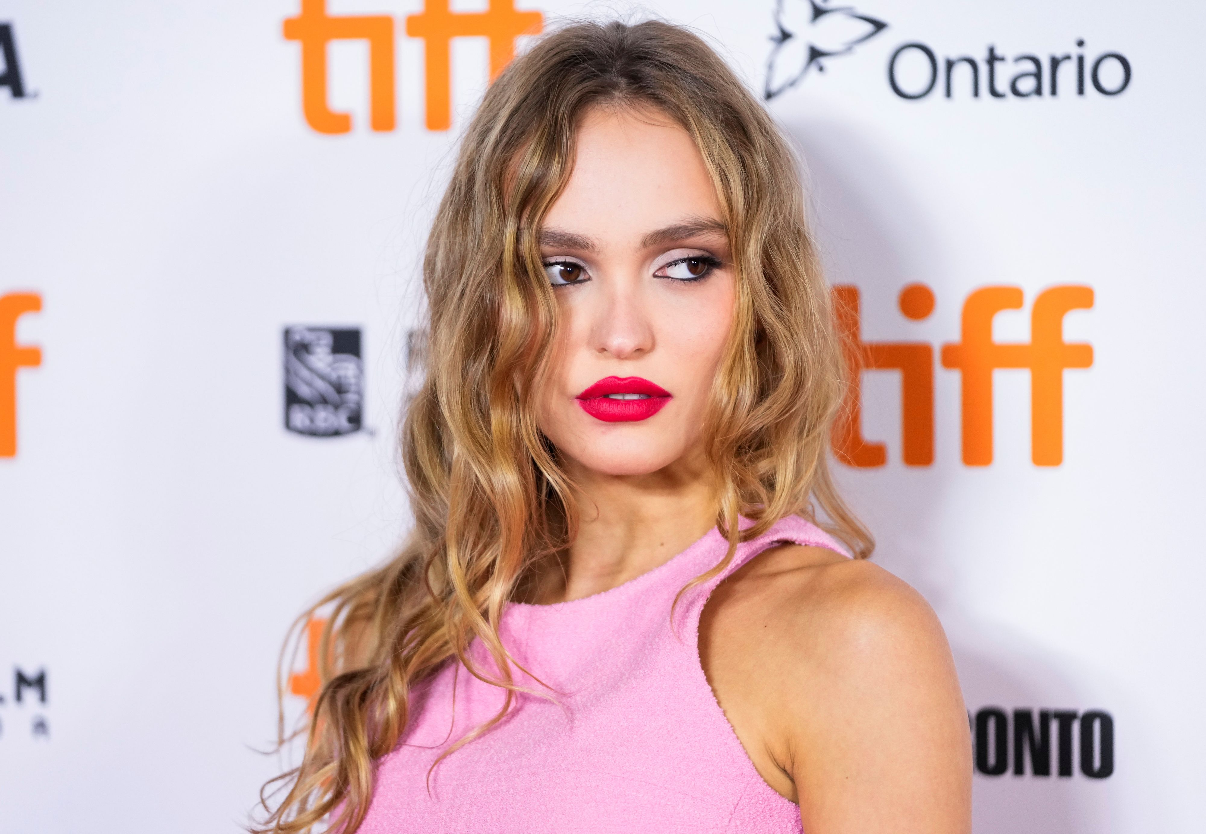 Lily-Rose ist die Tochter von Johnny Depp und Vanessa Paradis.