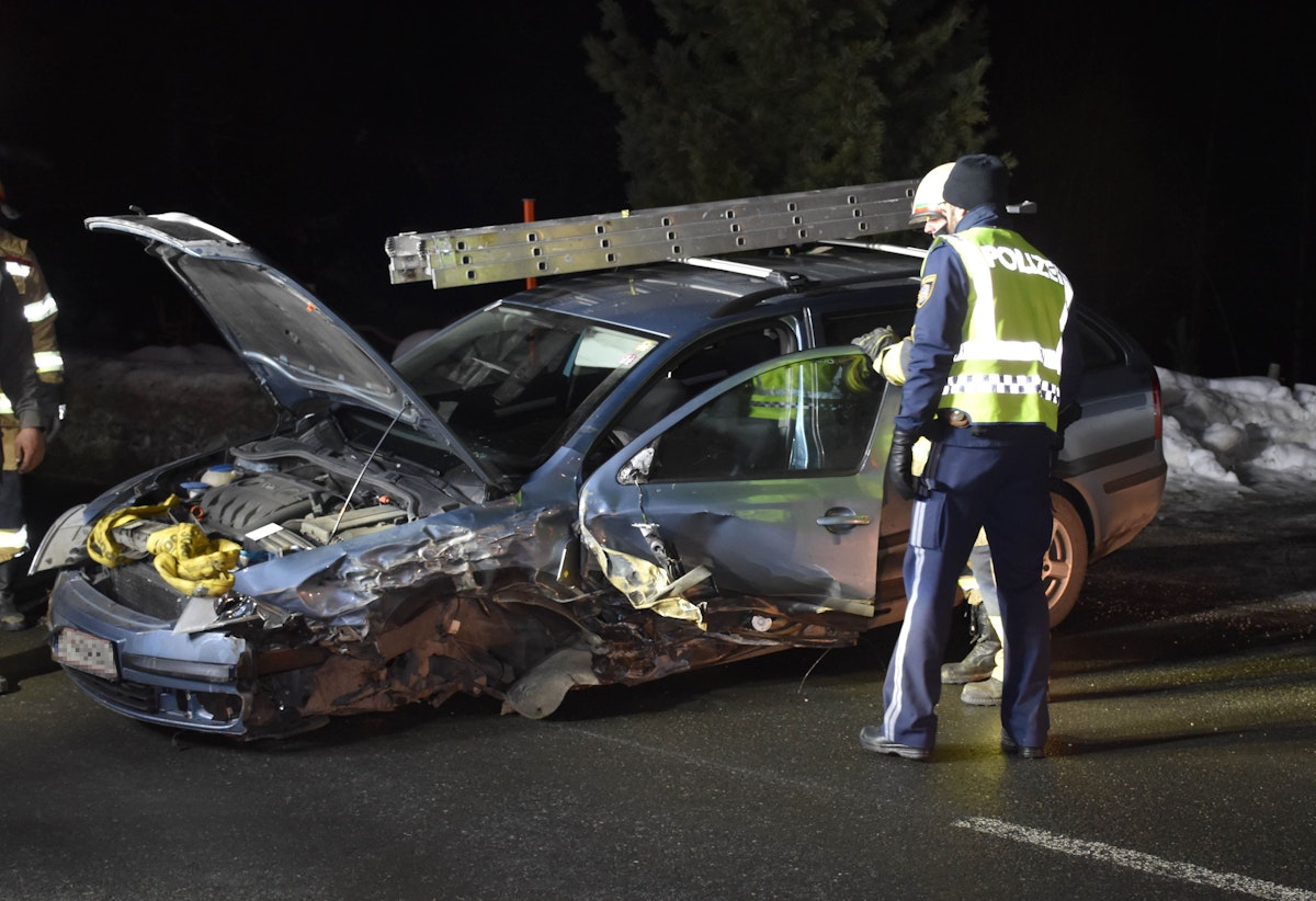 Verkehrsunfall auf der Bundesstraße in Gerlos  -Fotocredit: ZOOM.TIROL 