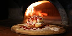 Burrata, Kirsch-Sauce – die Krapfen-Pizza im "Heute"-Test