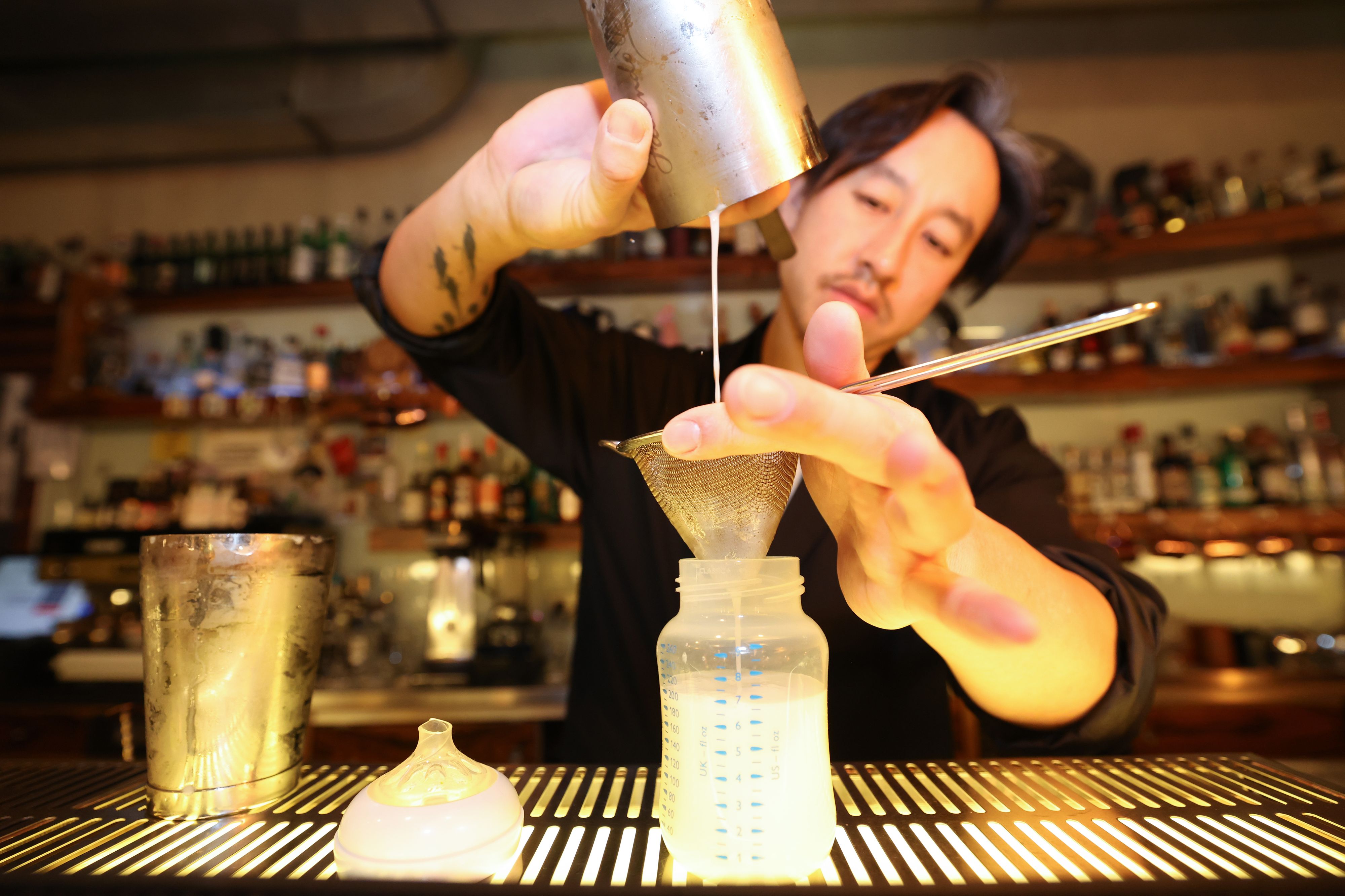 Wie Milch: Dieser Cocktail wirkt zwar etwas befremdlich, der Geschmack macht das aber wieder wett.