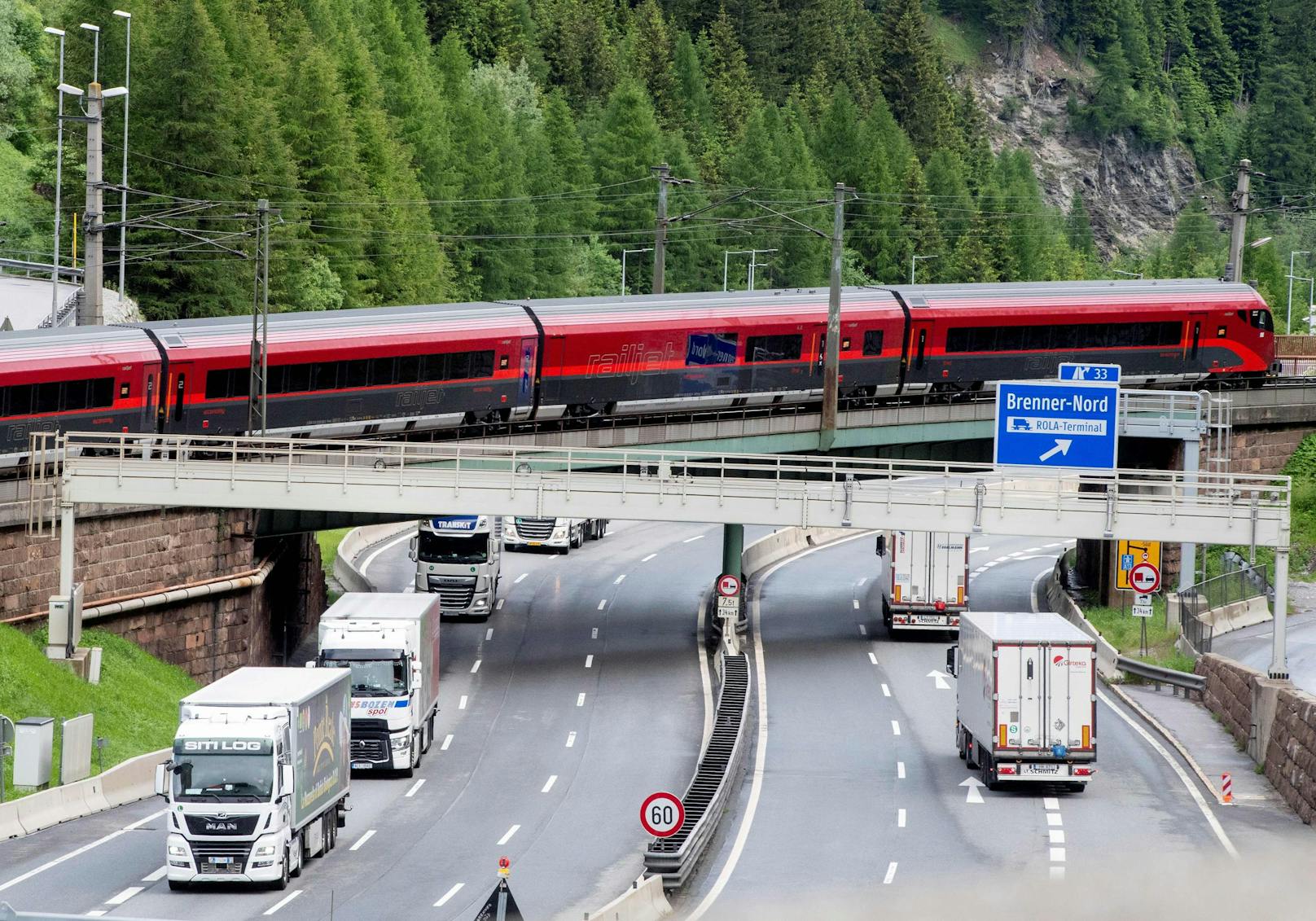 Die heimische Exekutive will künftig verstärkt mit der italienischen Polizei kooperieren.Geplant sind gemeinsame Aktionen auf der Bahnstrecke am Brenner. Archivbild.