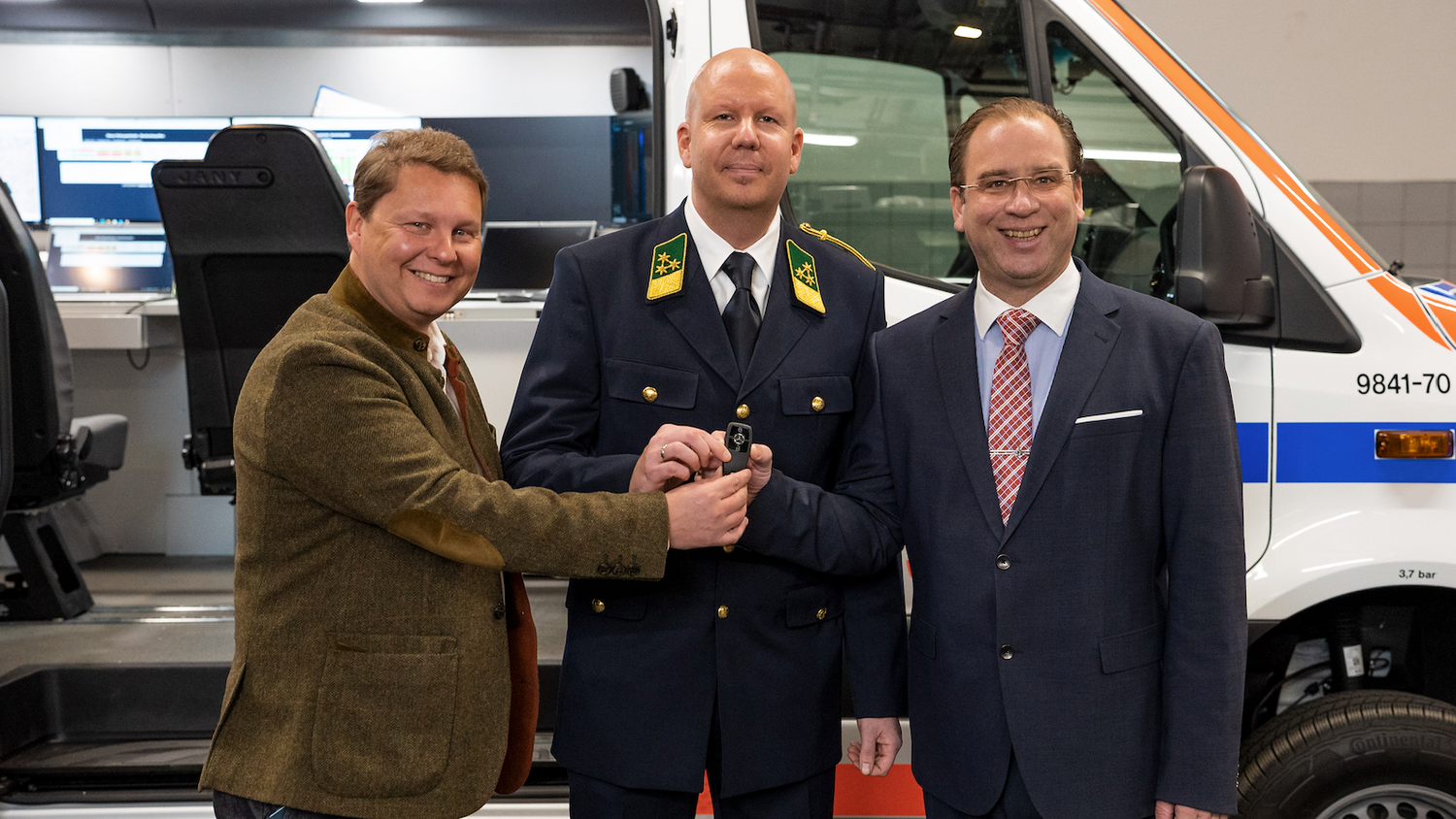 Andreas Kutschera, Dlouhy GmbH, Patrick Glaninger, Leiter der Wiener Rettungsleitstelle, Dr. Rainer Gottwald, Leiter der Berufsrettung Wien (v.l.)