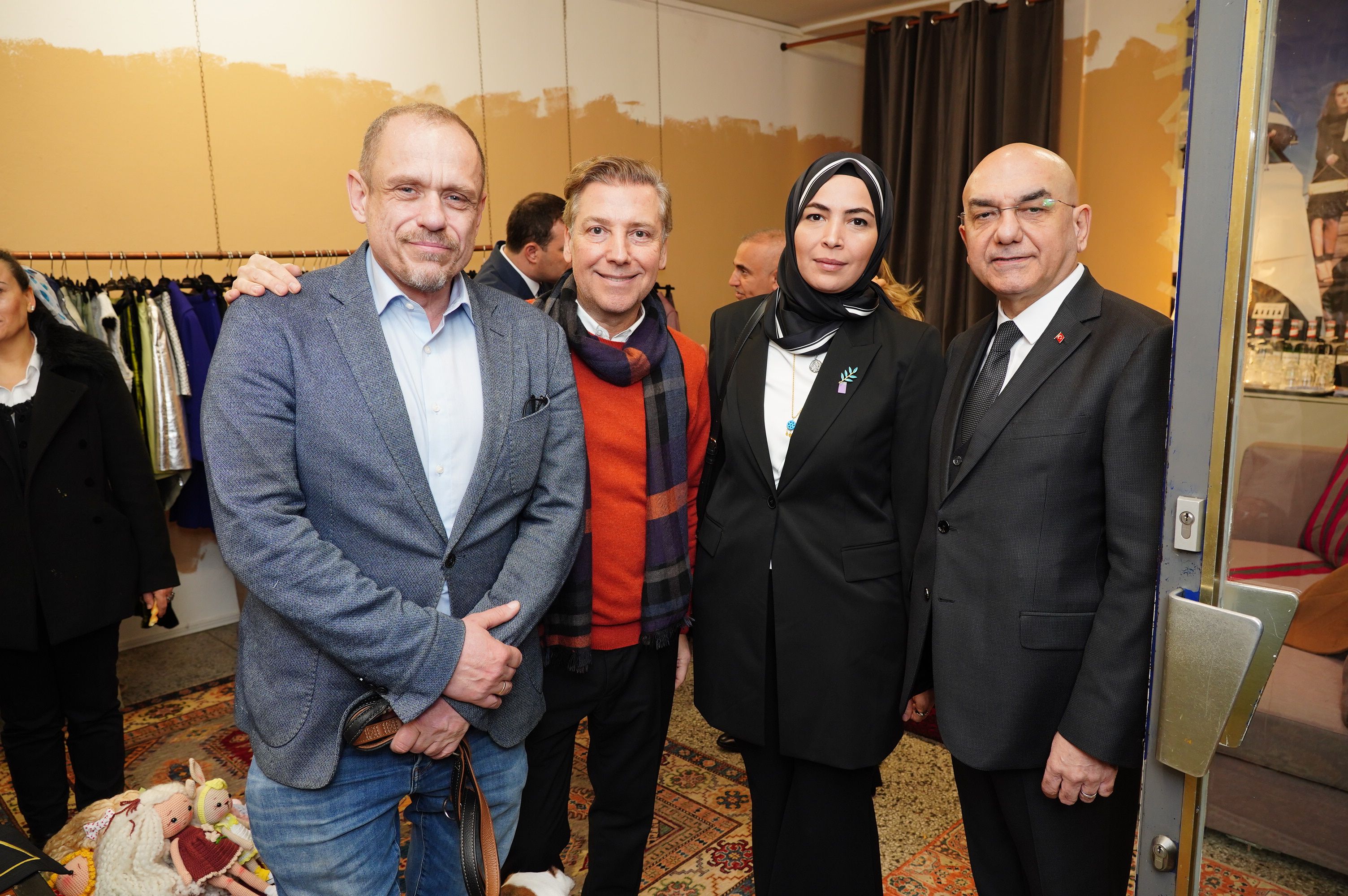 Kotoglu, Botschafter Ceyhun, seine Frau.