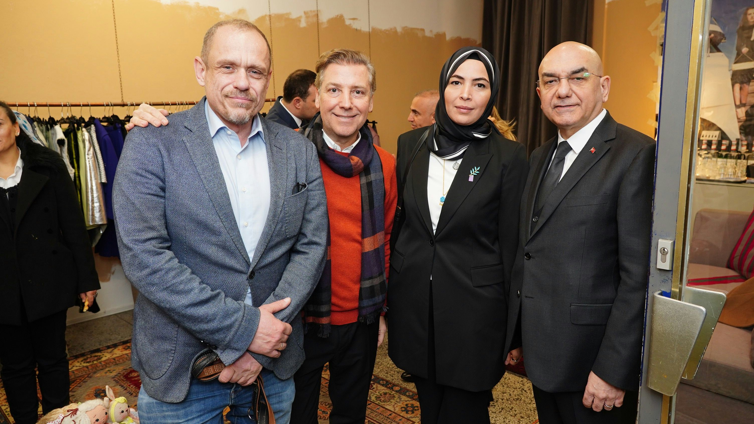 Kotoglu, Botschafter Ceyhun, seine Frau.