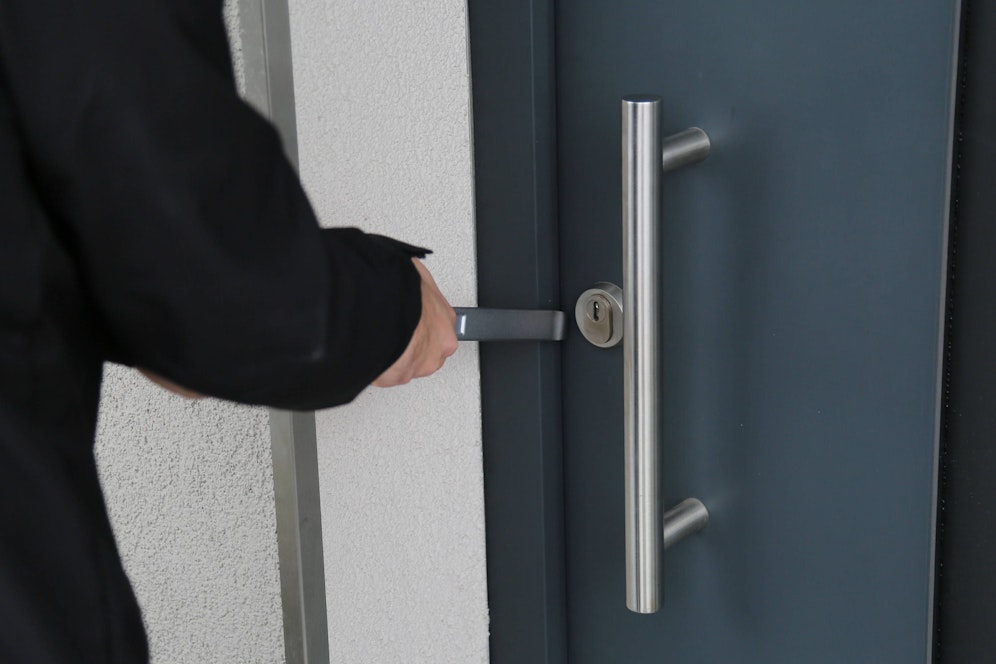 Für das Einbrecher-Duo klickten in der Steiermark die Handschellen. (Symbolbild)