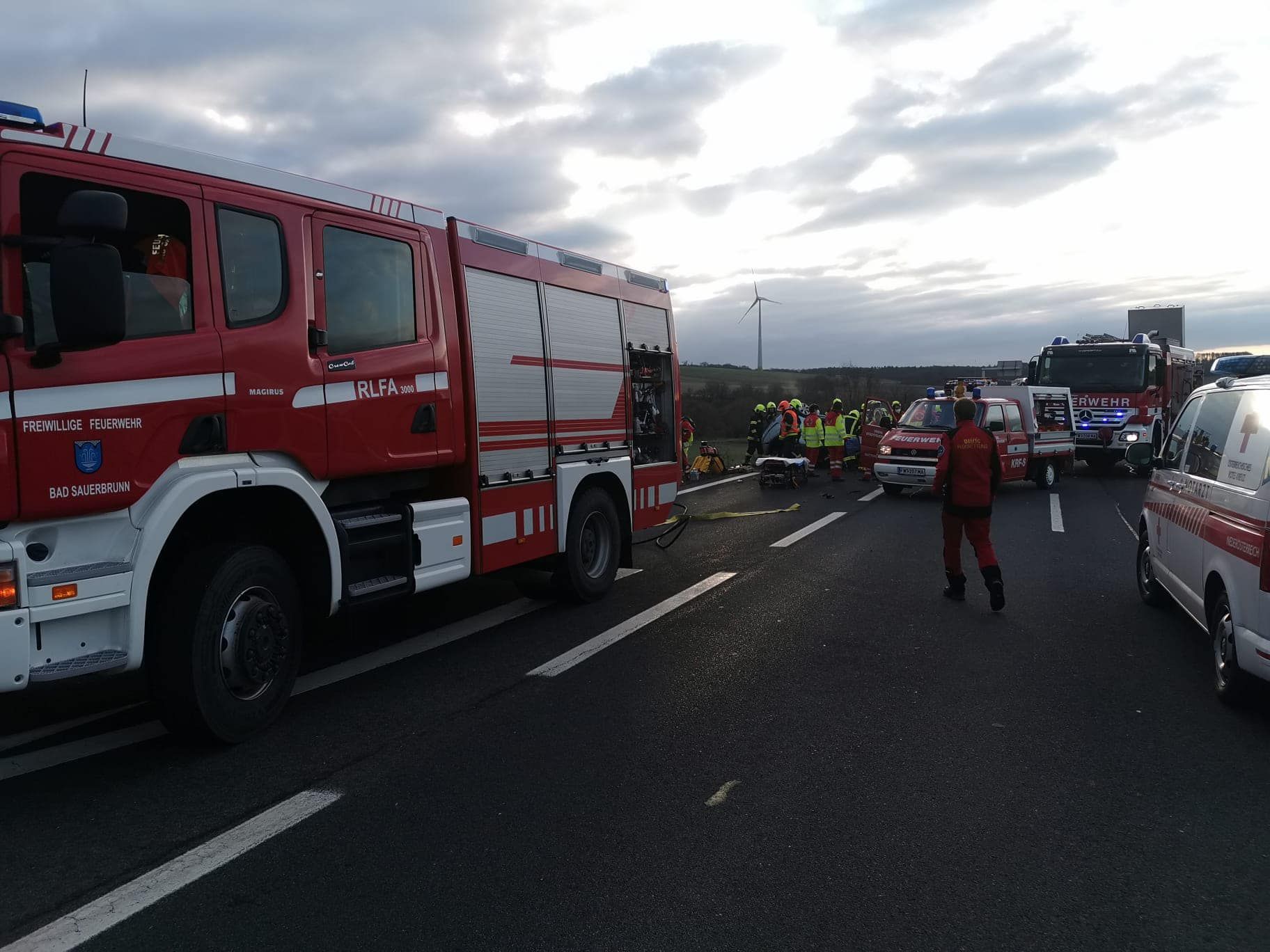 Junge Lenkerin (27) Bei Heftigem Frontalcrash Getötet | Heute.at