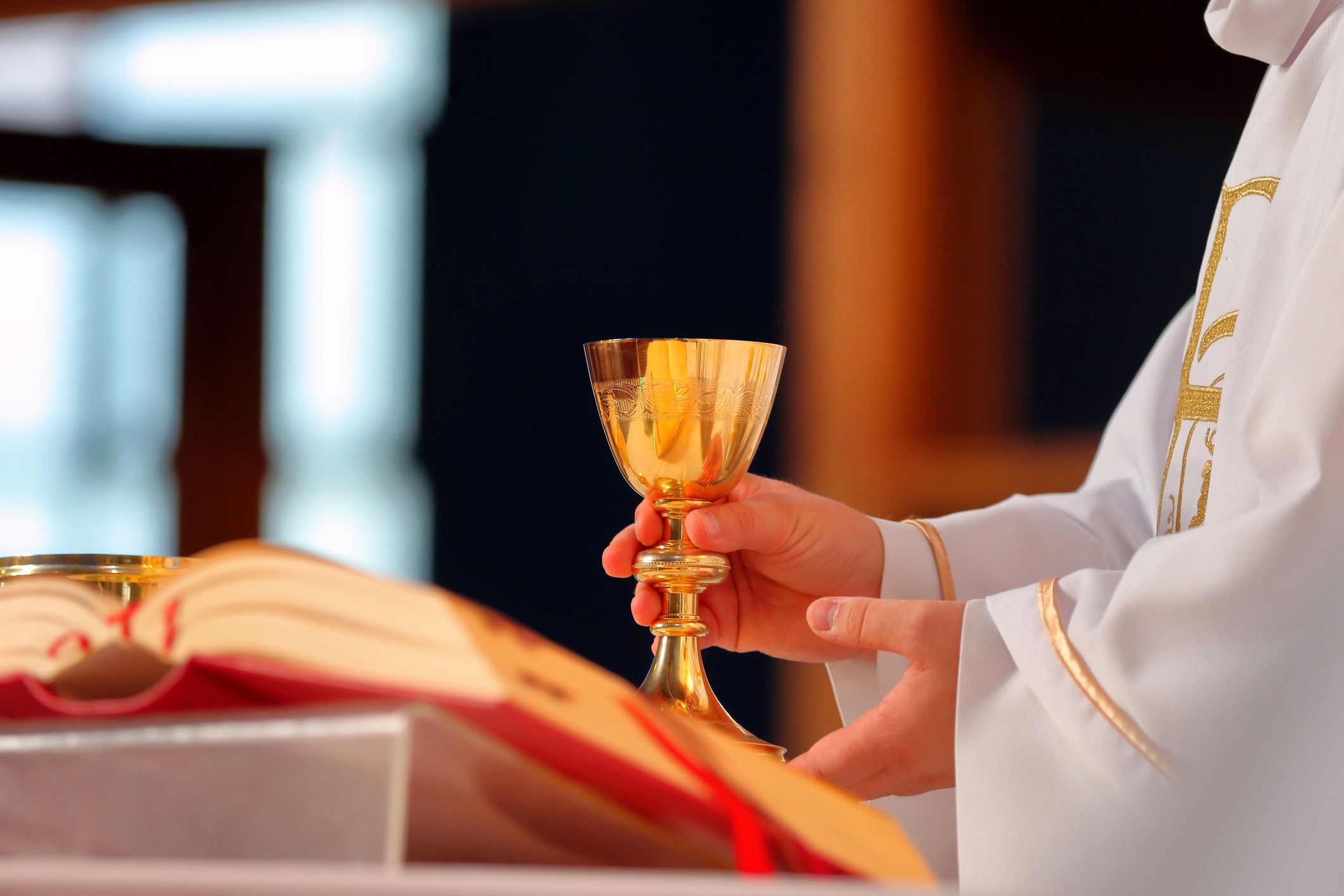 Ein Pfarrer aus dem Mühlviertel soll älteren Damen 430.000 Euro abgenommen haben. (Symbolbild)