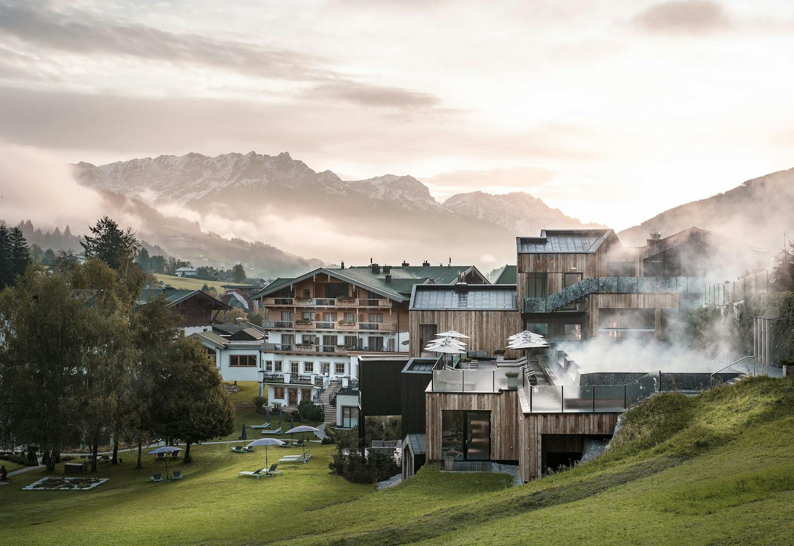 Hervorragende Familienhotels, wie etwa das Naturhotel Forsthofgut in Leongang, gibt es in Österreich zuhauf. Ein großartiges Angebot für Groß und Klein inklusive!