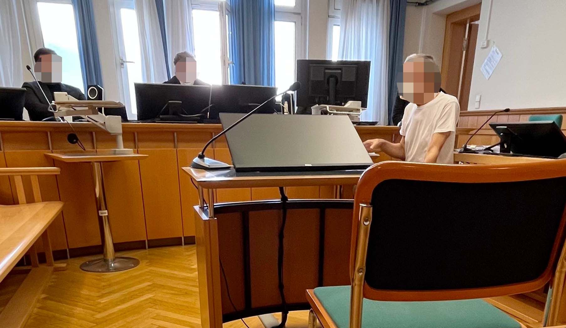 Der Einbrecher machte fette Beute, ließ unter anderem teure Uhren mitgehen.