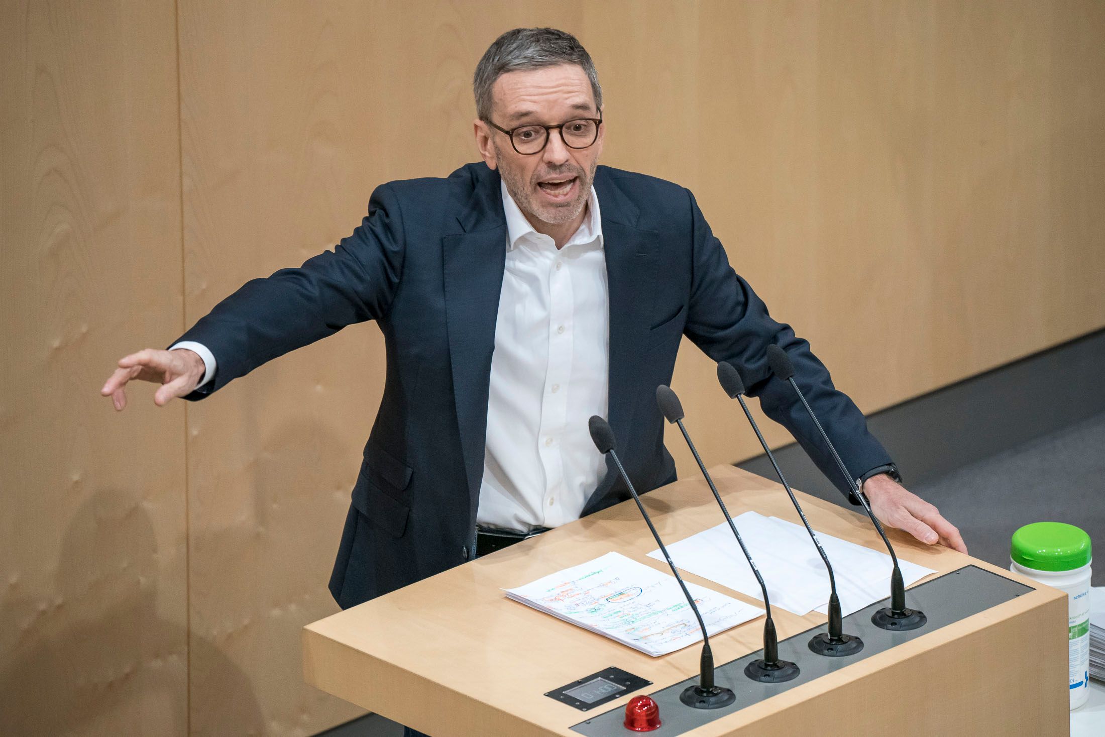 Herbert Kickl poltert gegen die Rede von Wolodimir Selenski im österreichischen Parlament.