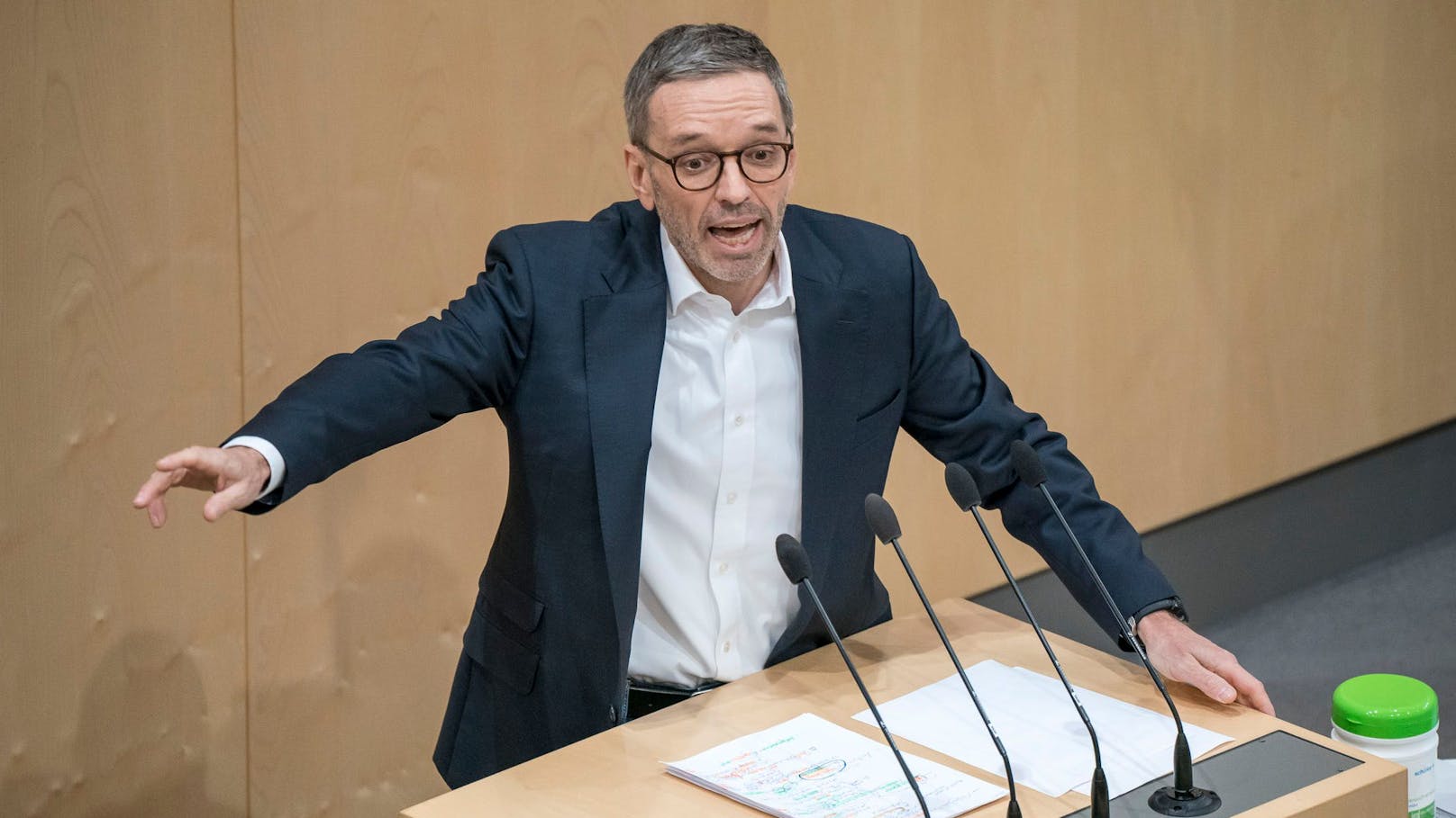 Herbert Kickl poltert gegen die Rede von Wolodimir Selenski im österreichischen Parlament.