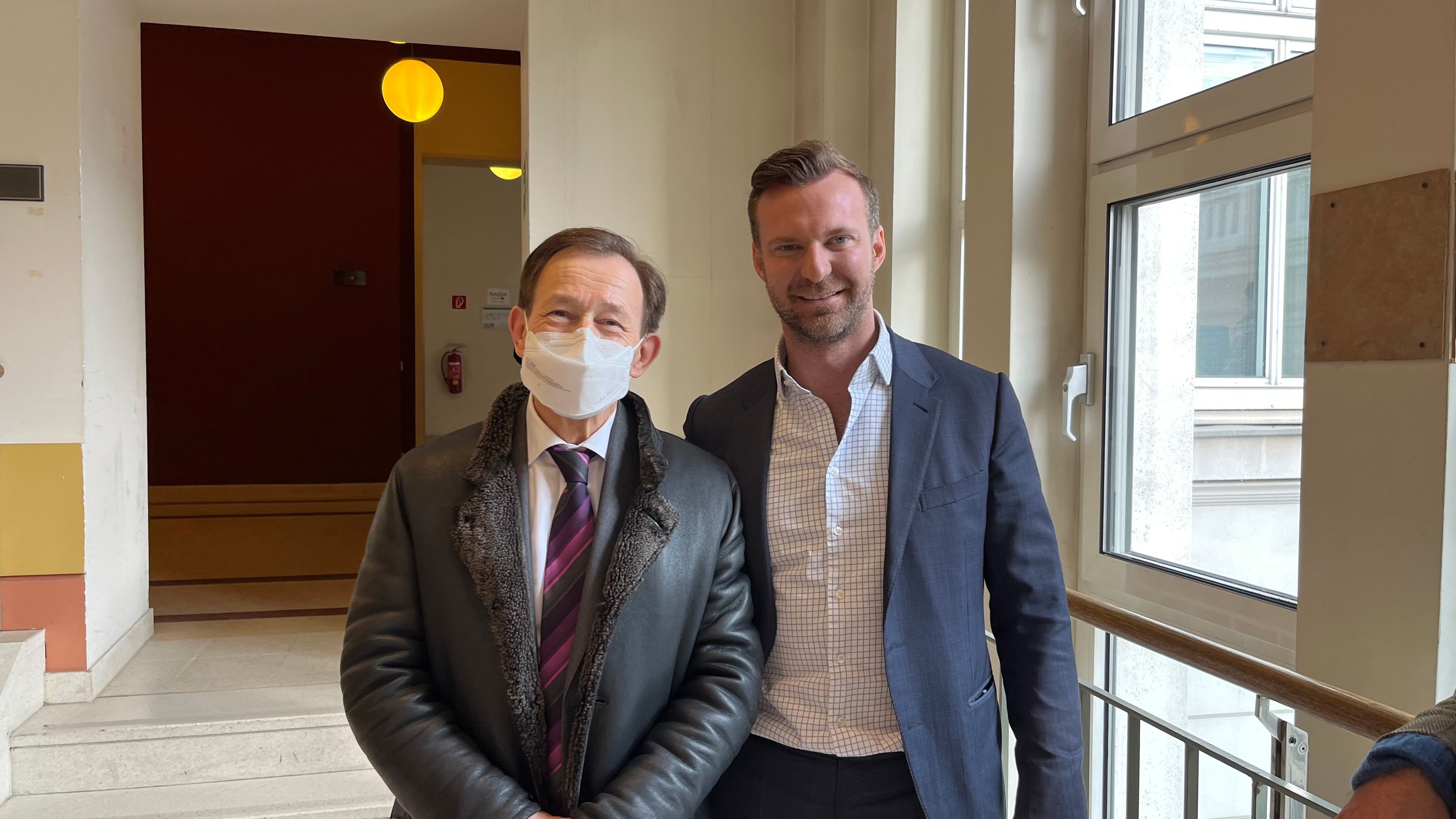 Rudolf Mayer und Philipp Wolm. Ob mit oder ohne Maske war der Richterin beim Prozess egal.