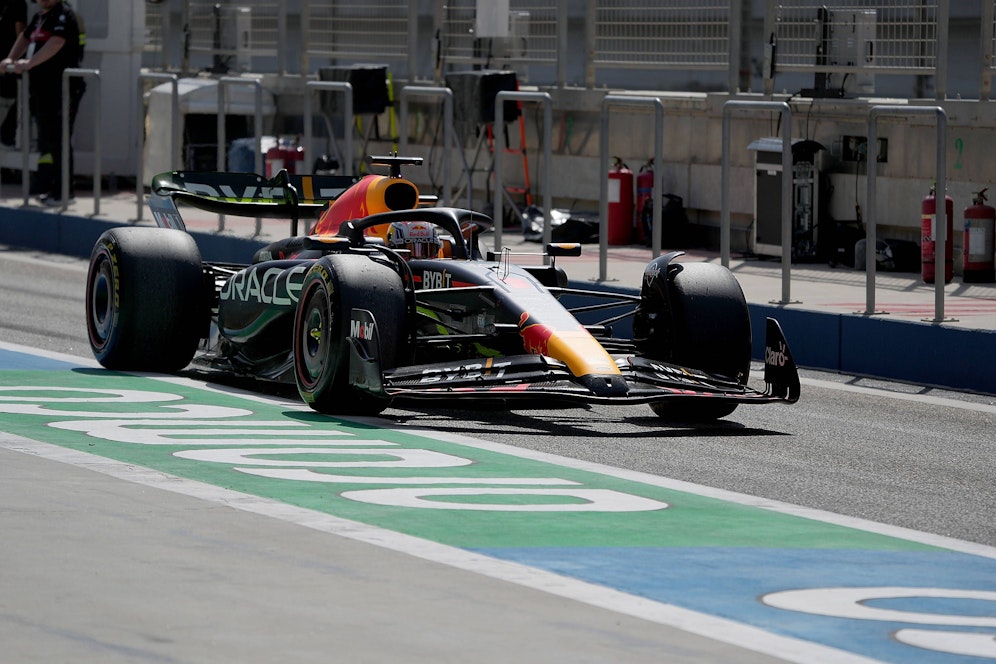 Max Verstappen bei seiner ersten Ausfahrt im RB19. 